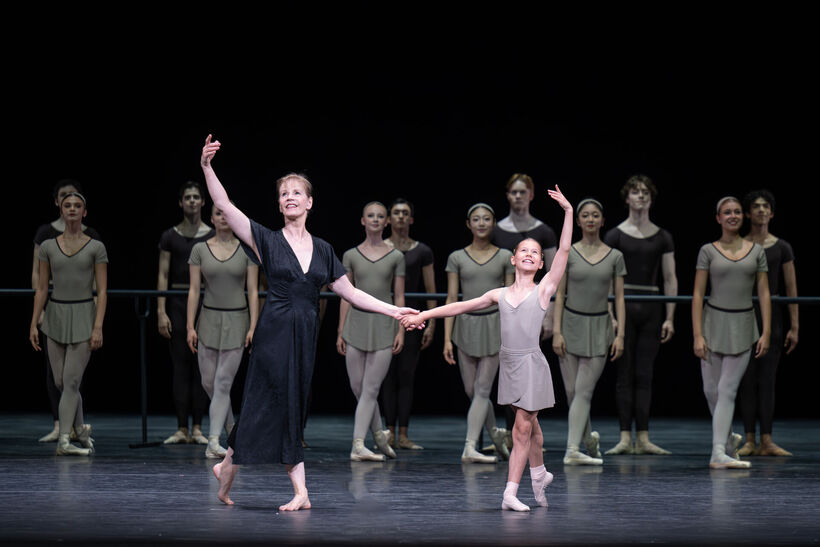 Deborah Bull and 2nd Year students in A Line in Reflection by Cathy Marston © The Royal Ballet School. Photo by Photography by ASH
